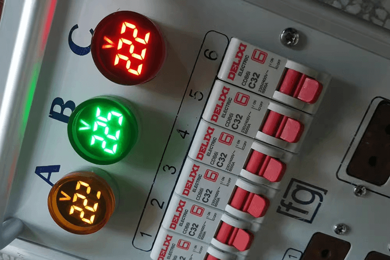 Stage power distribution unit with three phase voltage display